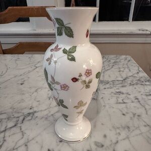 Wedgwood wild strawberry vase, 7 inches, like new